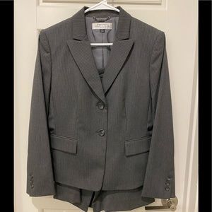 Tahari gray suit blazer and skirt